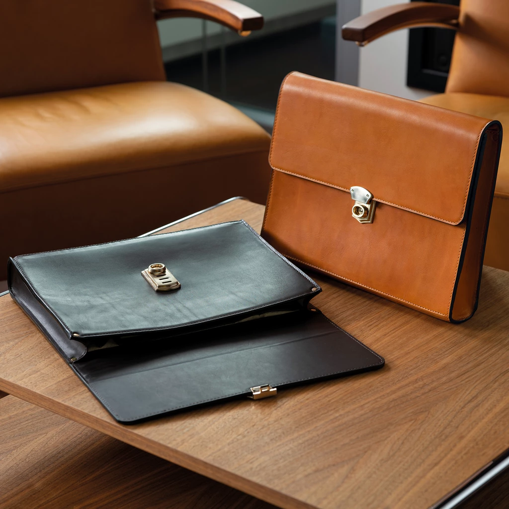 Hammann Underarm Document Case aus Stierleder Dunkelbraun