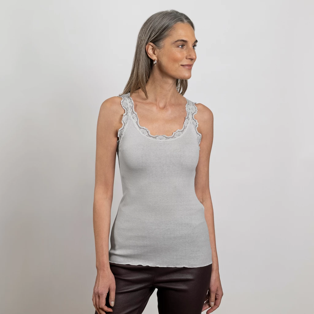 Rosemunde Seidentop mit Spitze Babette Grau S