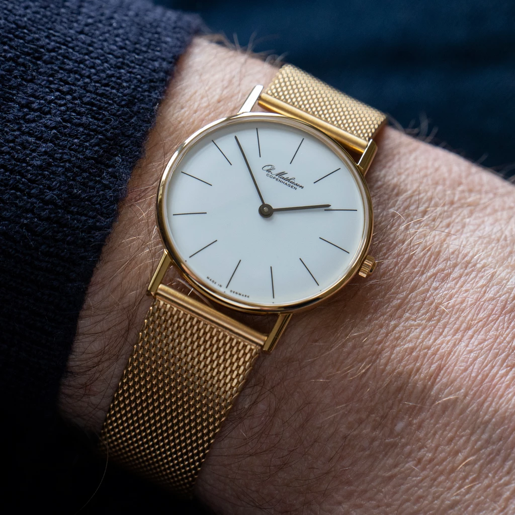 Ole Mathiesen Armbanduhr 1962 Classic 33 gold/weiß