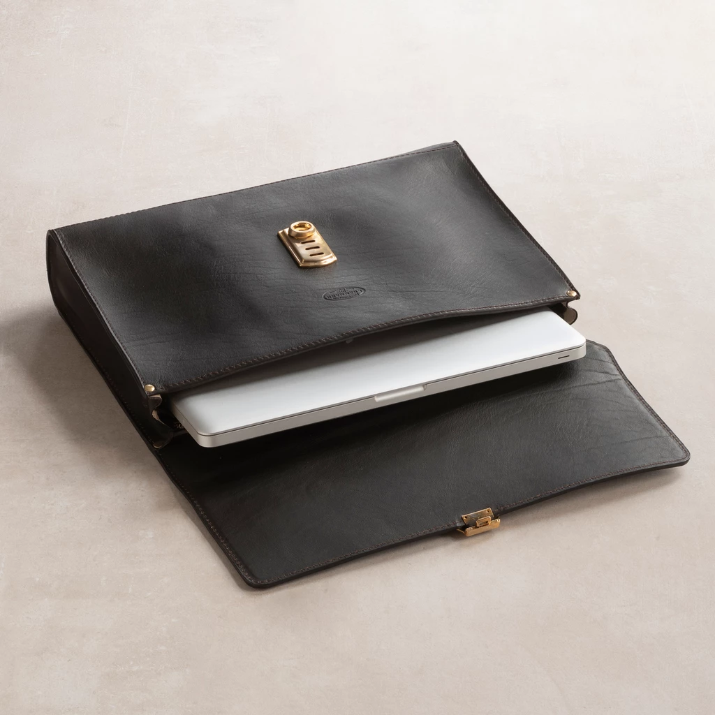 Hammann Underarm Document Case aus Stierleder Dunkelbraun