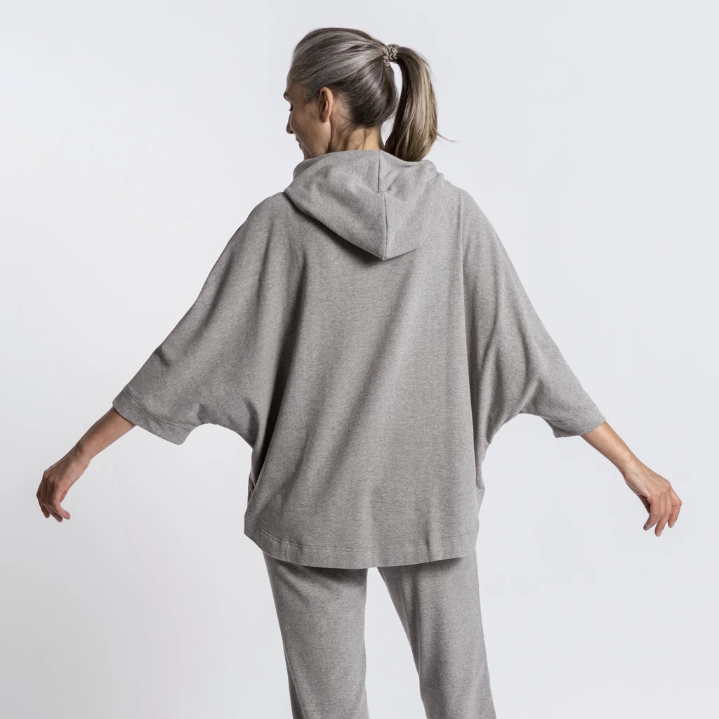 Sunday in Bed X Torquato Poncho Hilda Grau Melange S