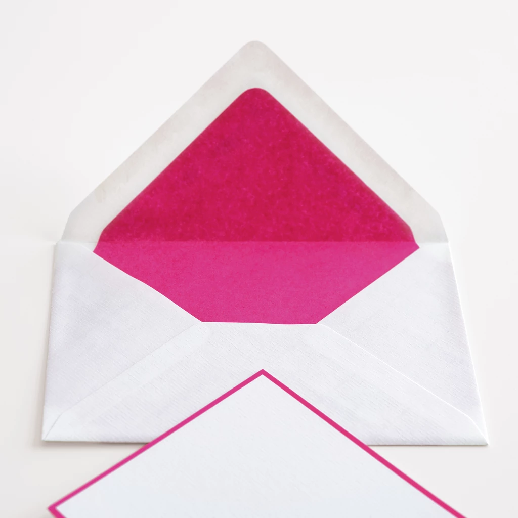 25 A6 Karten & Umschläge Crown Mill Weiß/Fuchsia