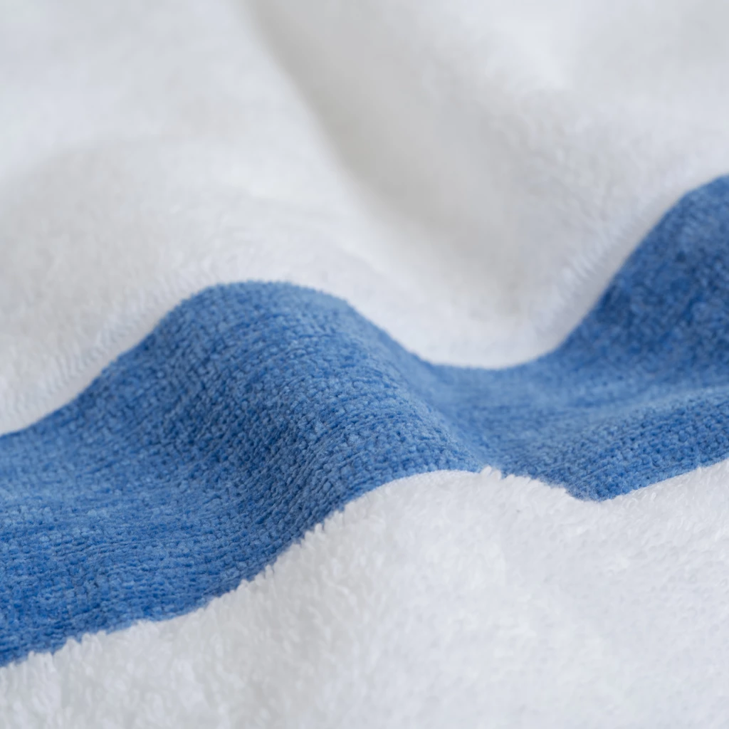 Duschtuch mit Chenille-Bordüre Blau