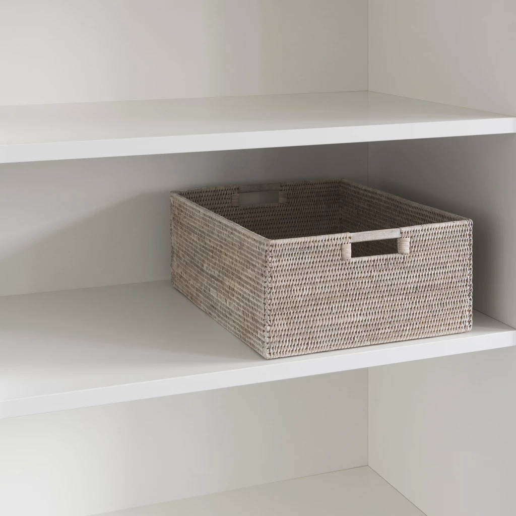Rechteckiger Rattan Korb mit Holzgriffen