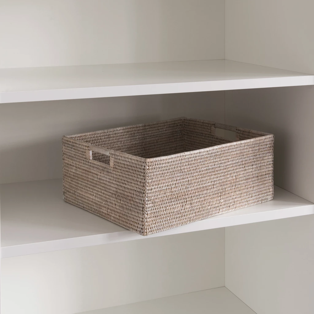 Rechteckiger Rattan Korb mit Holzgriffen