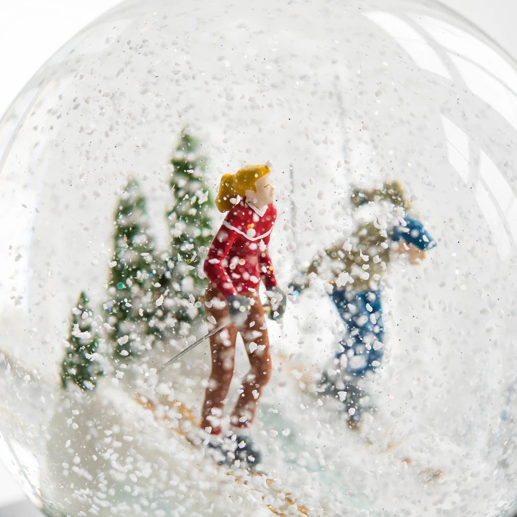 Schneekugel Skifahrer
