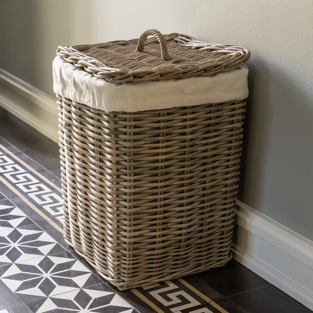 Wäschekorb aus Rattan