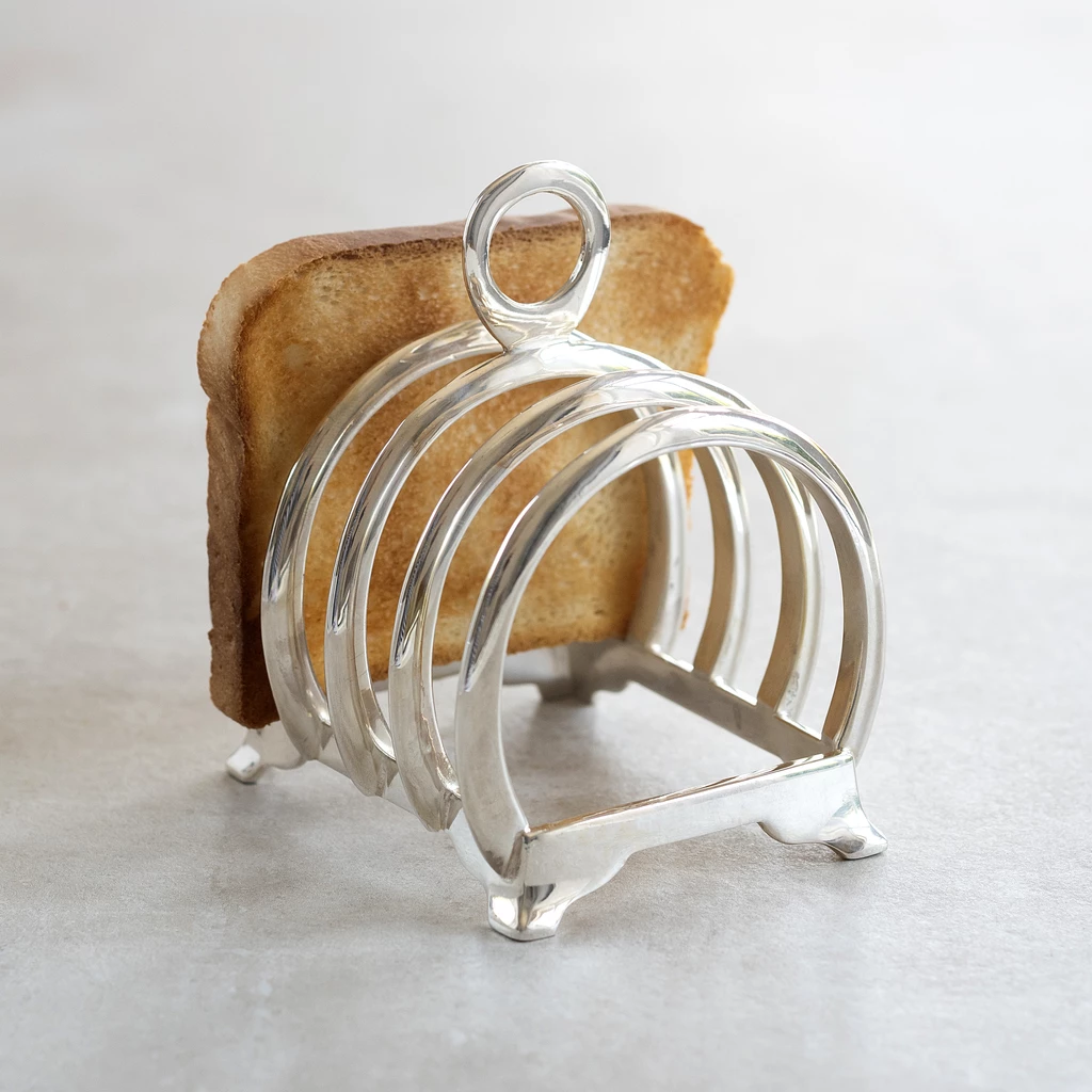 Silberner Toastständer aus massivem Messing