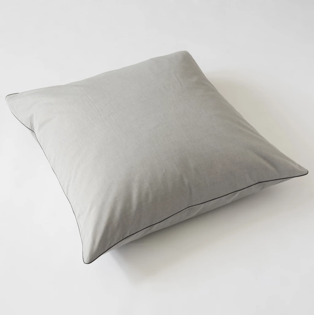 Kissenbezug Herringbone Grau mit Paspel 80 x 80 cm
