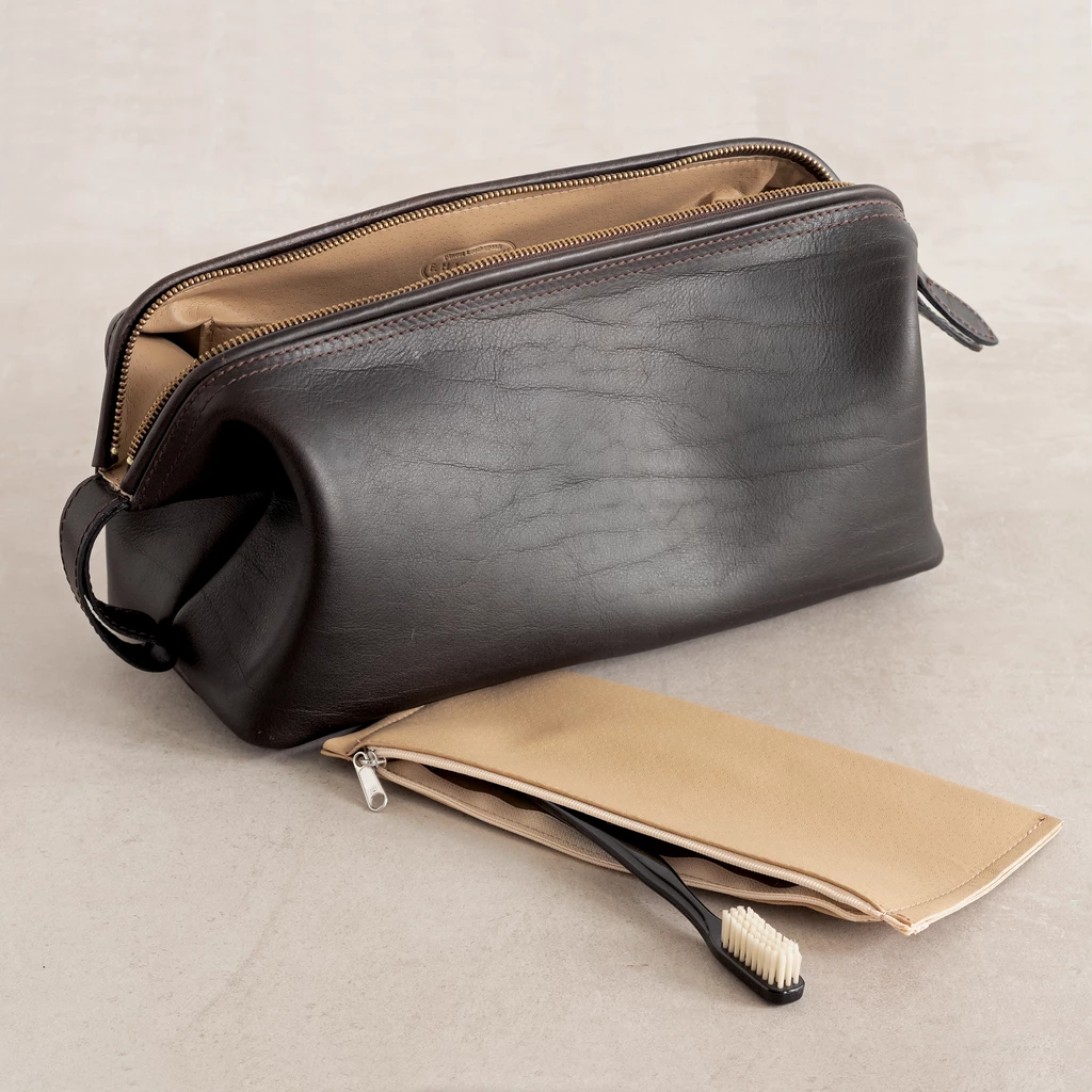 Hammann Riesen-Kulturtasche aus Stierleder Dunkelbraun