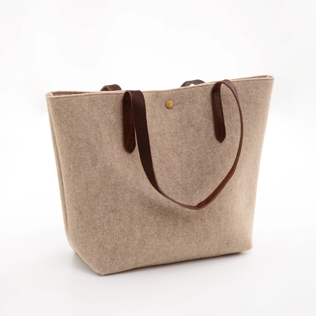 P.A.P. Sweden Handtasche aus Filz