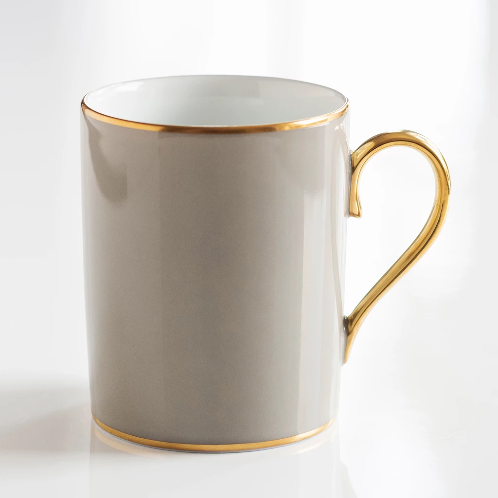 Porcelaine de Limoges Becher mit Golddekor Perlgrau