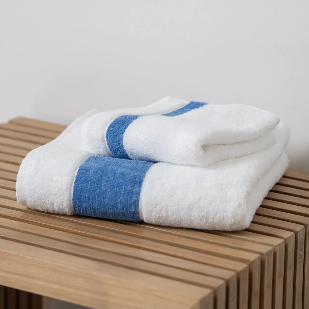 Handtuch mit Chenille-Bordüre Blau