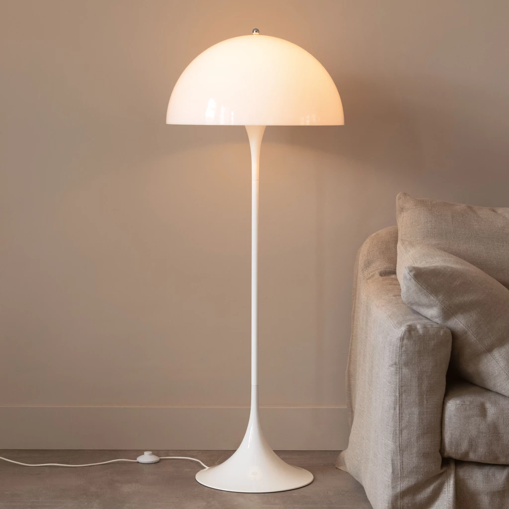 Louis Poulsen Stehlampe Panthella Acryl Opalweiß