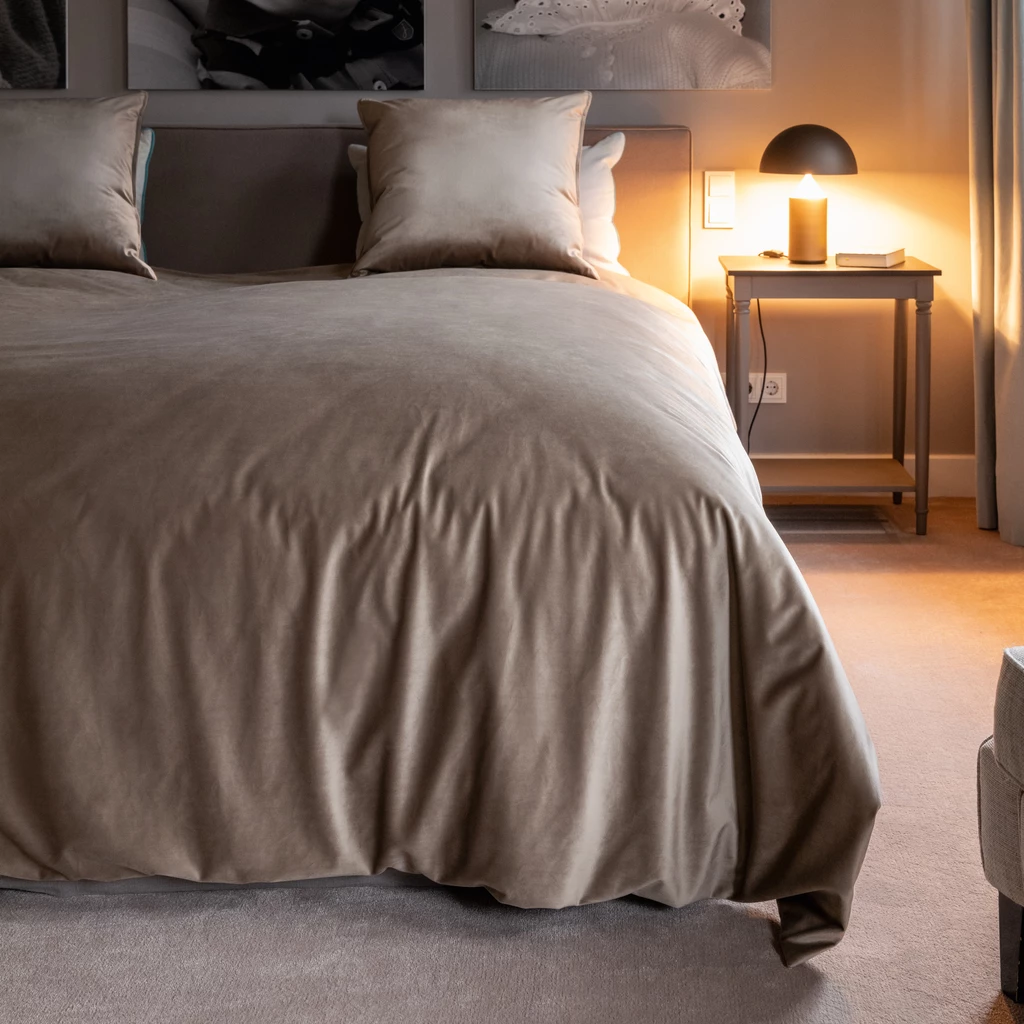 Samtkissen Celeste Taupe 60 x 60 cm