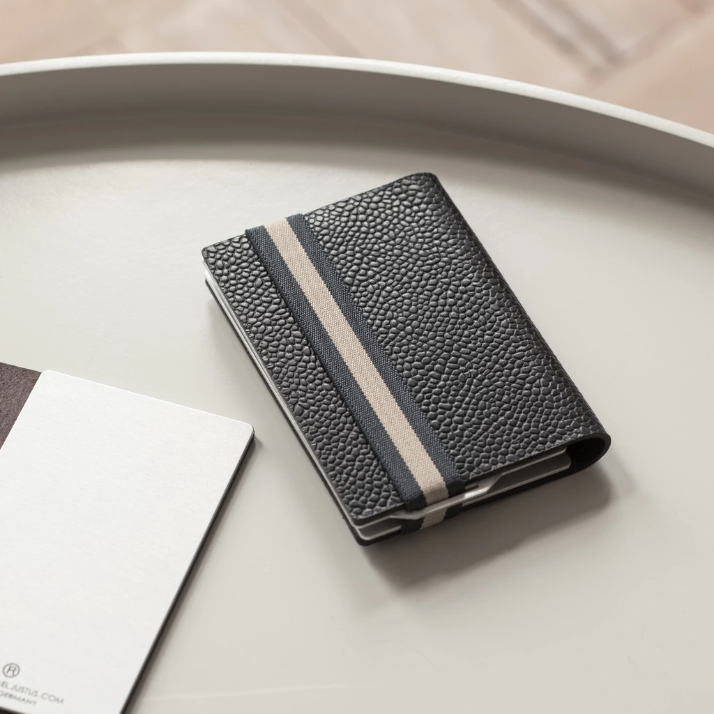 Q7 Wallet Classy Black / Navy
