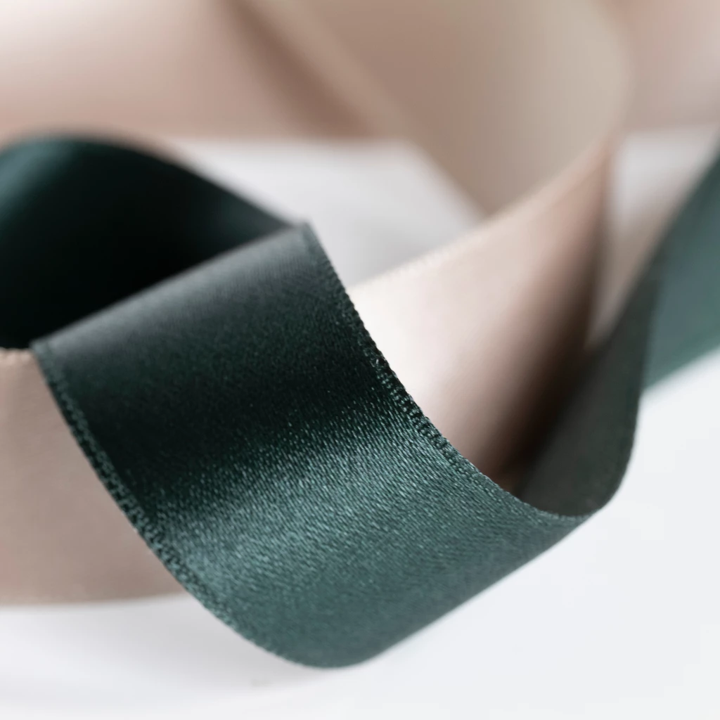Geschenkband aus Seidensatin Dunkelgrün