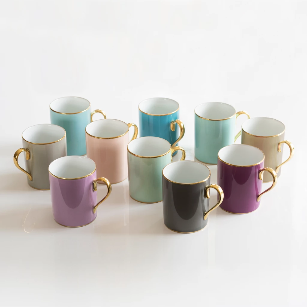 Porcelaine de Limoges Becher mit Golddekor Lila