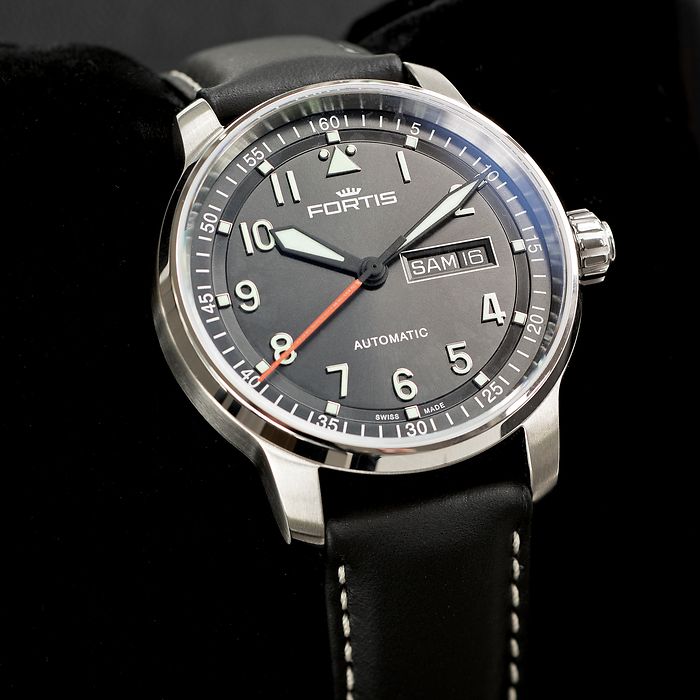 Fortis Flieger Professional Armbanduhr mit Lederarmband